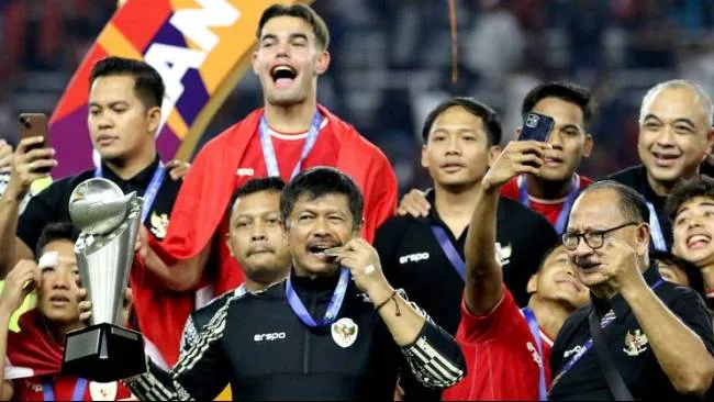 Sukses Antarkan Timnas U19 Juara, Indra Sjafri Bernazar Kunjungi Masjidil Haram, Mekkah, Arab Saudi